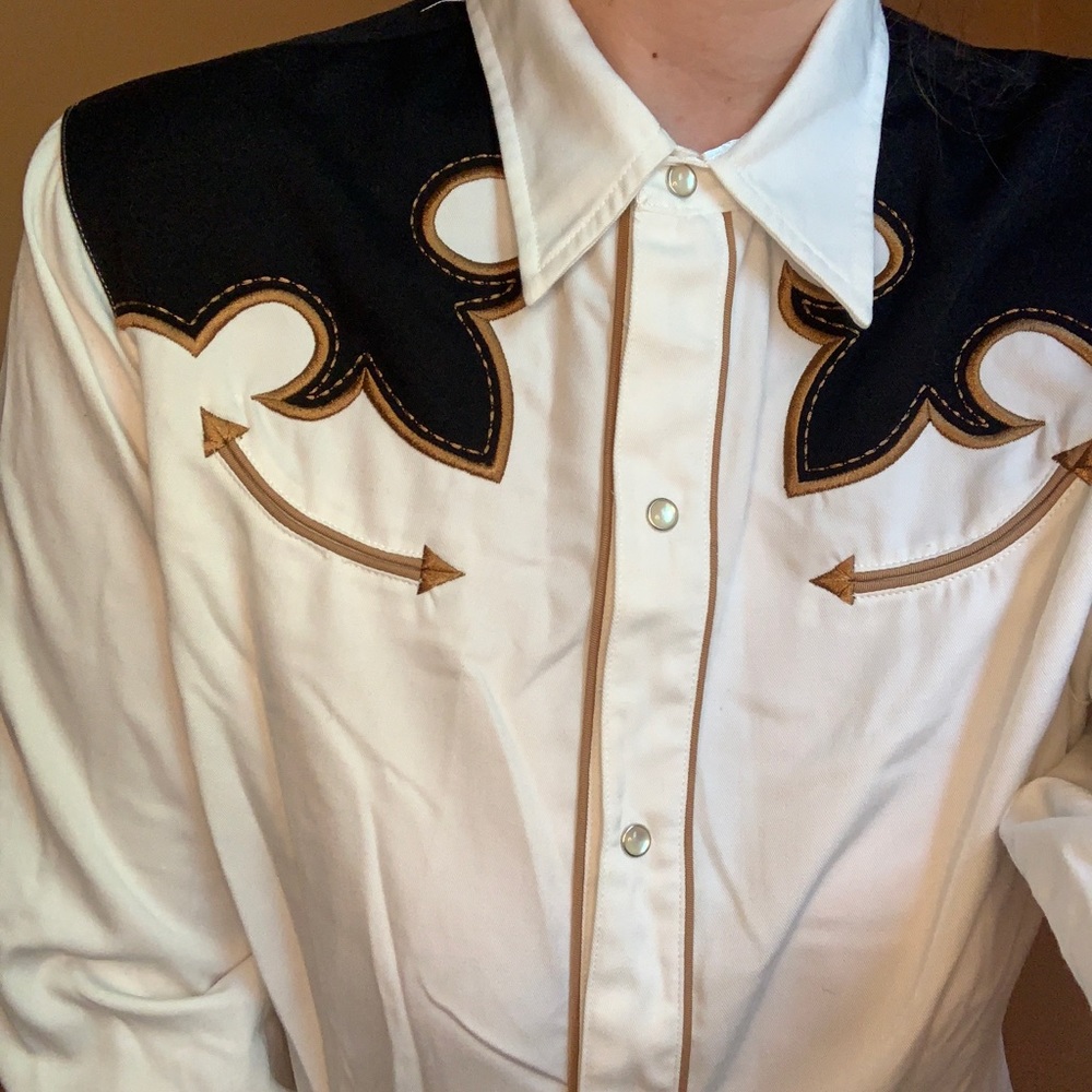 Vintage embroidered rodeo button up